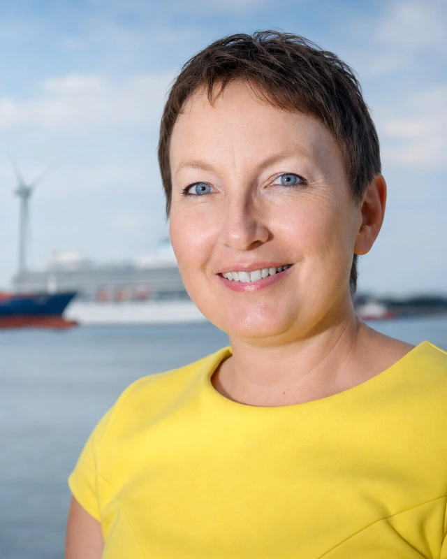 Sarah Robinson, Chief Operating Officer
